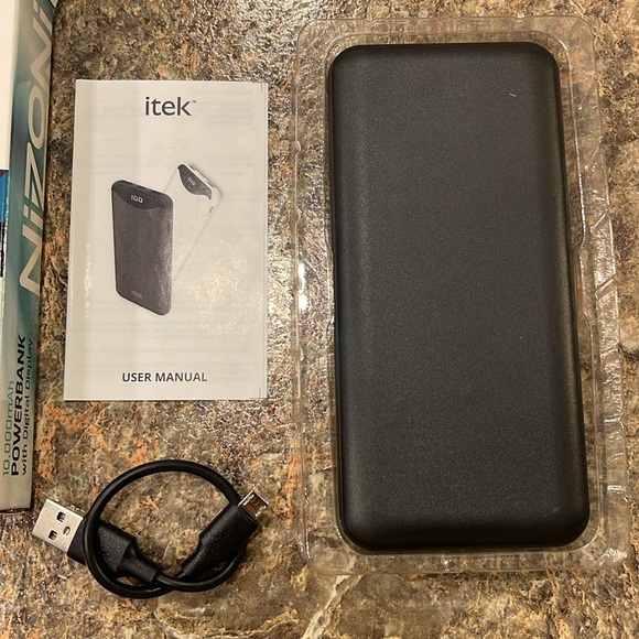 NEW in original box High-Capacity Quick Power Charger Bank wDigital Display - Picture 6 of 7